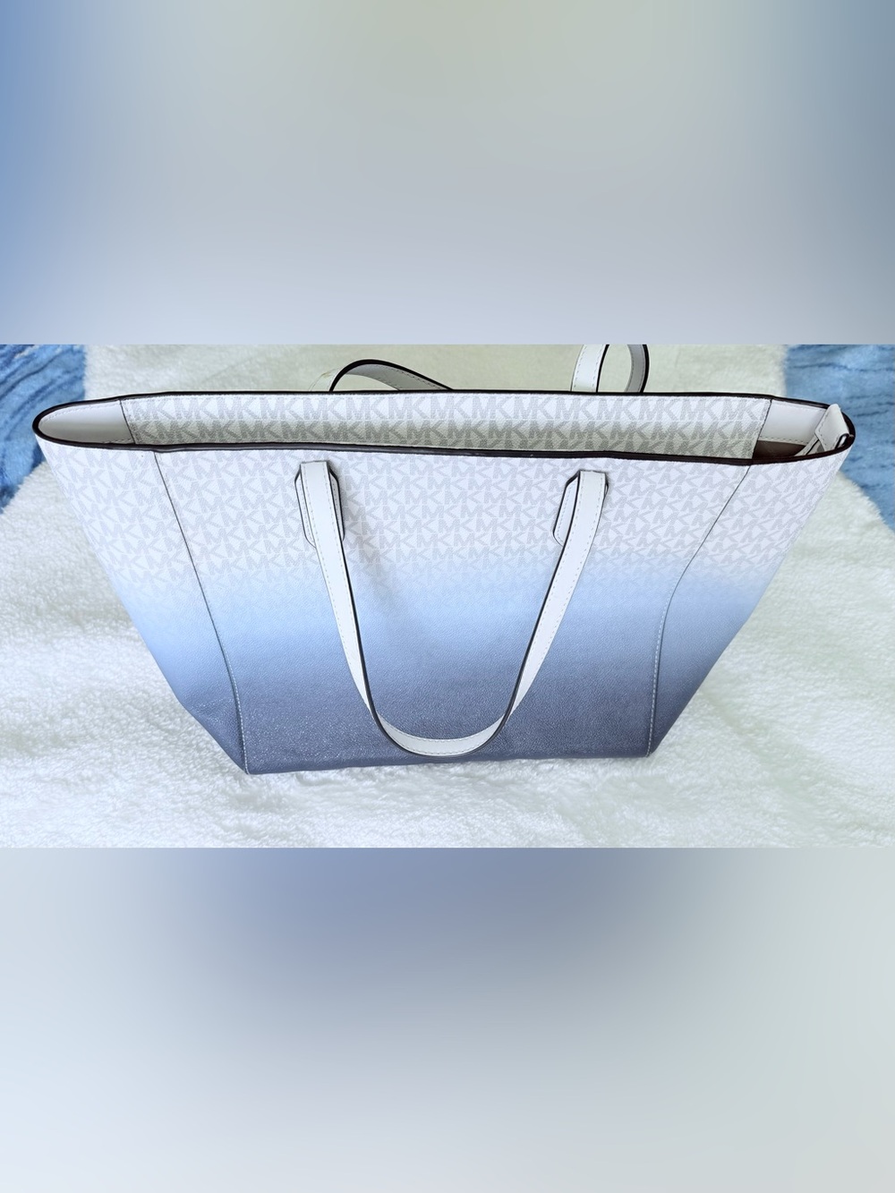 Michael Kors Large Tote Bag Ombré Signature MK Print. Used Condition